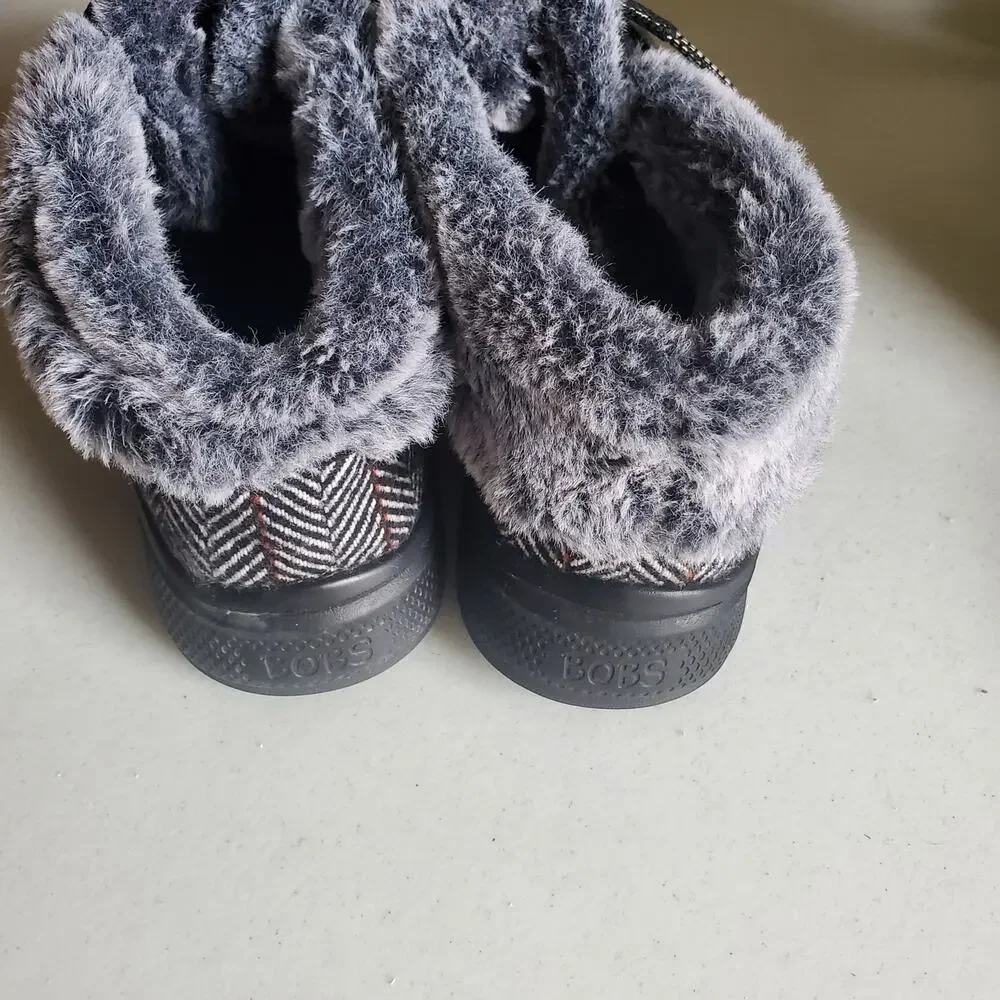 BOBs by Sketchers Womens Gray Fur trimmed Bootie Size 5.5 Csbincore Granny Boho